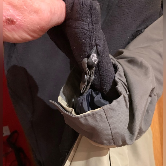 Columbia cold weather jacket with hoodie, titanium series with Omni tech fleece - Picture 6 of 8